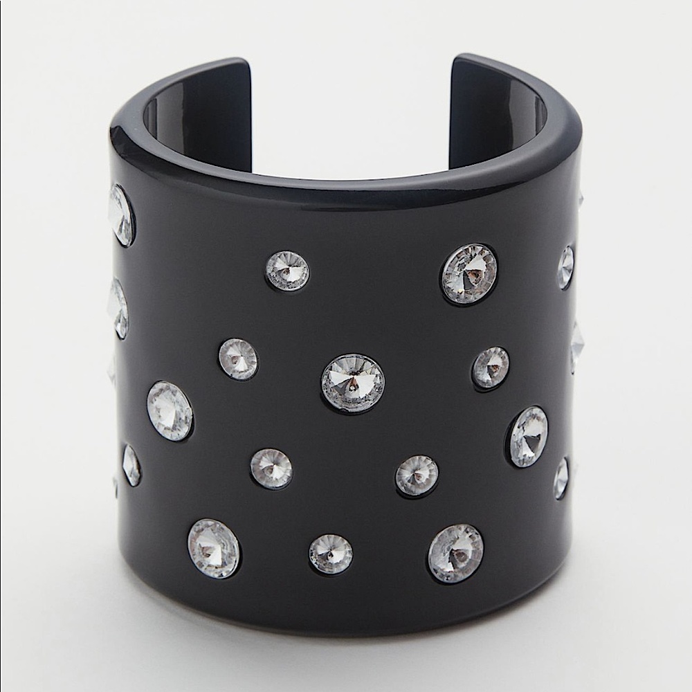 NWT H&M Wide Cuff Bracelet (Circular Design Story) (SOLD OUT IN STORE‼️)